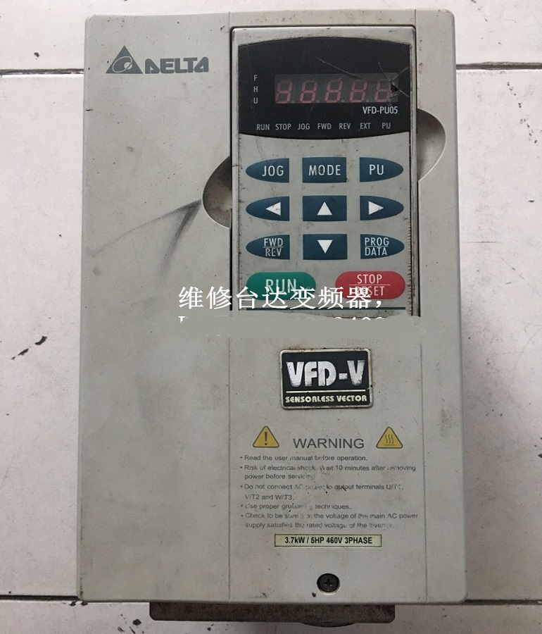 山東煙臺(tái)專(zhuān)業(yè)維修臺(tái)達(dá)變頻器變頻器，承接全國(guó)的臺(tái)達(dá)變頻器變頻器維修業(yè)務(wù)和煙臺(tái)及周邊地區(qū)的安裝調(diào)試業(yè)務(wù)。我們將用精湛的技術(shù)、優(yōu)質(zhì)的服務(wù)為您排憂(yōu)解難！  臺(tái)達(dá)變頻器變頻器維修，可快速解決臺(tái)達(dá)變頻器變頻器故障：整流模塊損壞、逆變模塊損壞、上電無(wú)顯示、顯示過(guò)電壓或欠電壓、顯示過(guò)電流或接地短路、電源與驅(qū)動(dòng)板啟動(dòng)顯示過(guò)電流、空載輸出電壓正常，帶載后顯示過(guò)載或過(guò)電流、有顯示無(wú)輸出等。     VFD300VL43